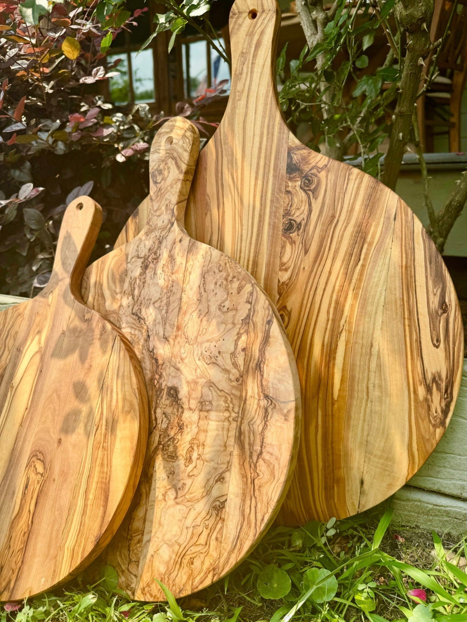 Circular Olive Wood Cutting Board With Handle