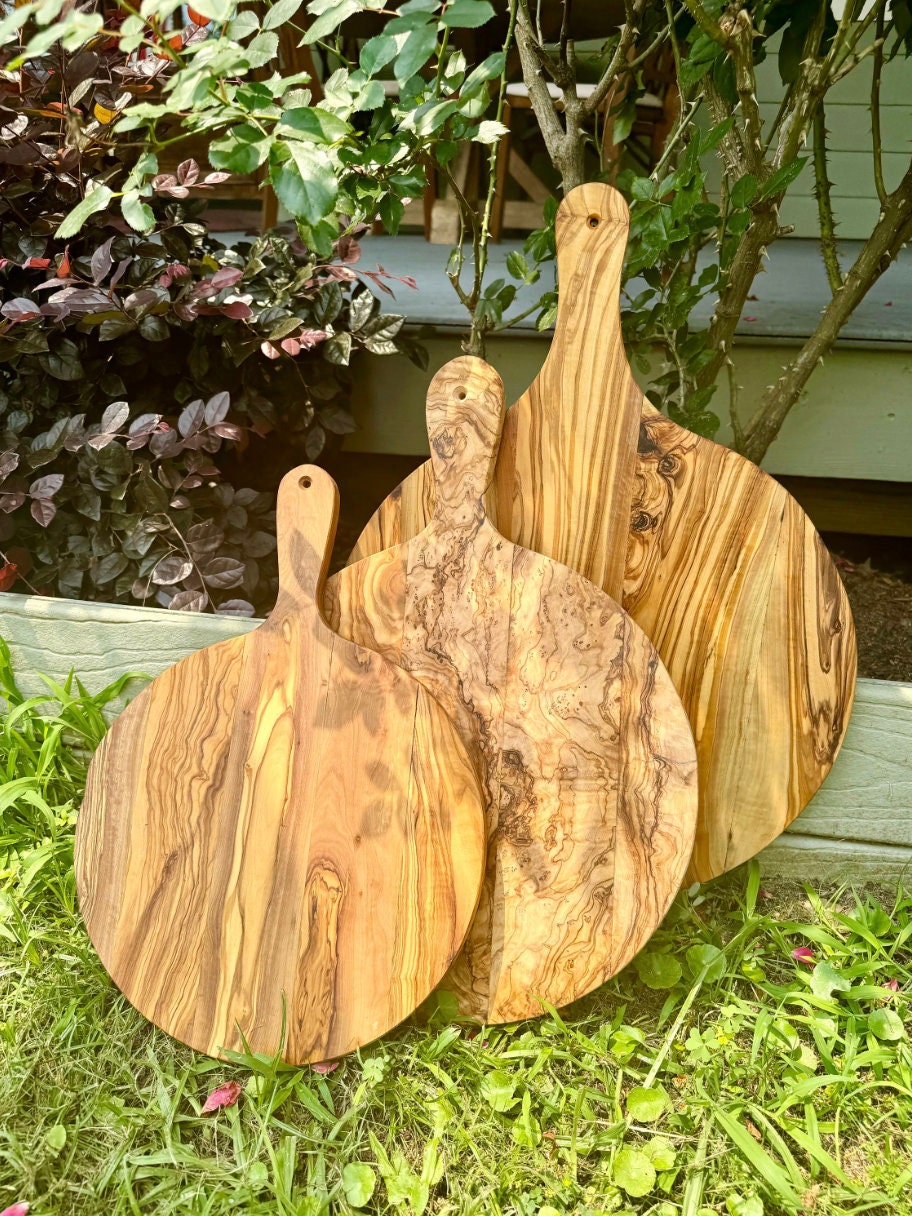 Circular Olive Wood Cutting Board With Handle